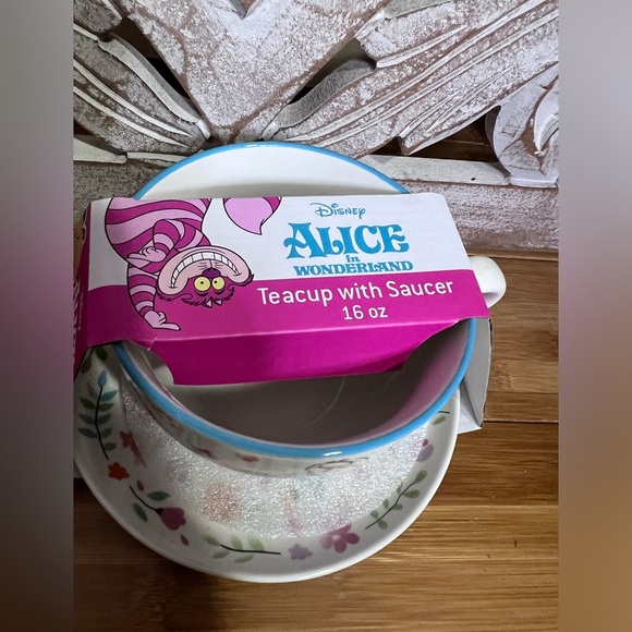 NWT Disney Alice in Wonderland Teacup with Saucer 16oz - Picture 2 of 3